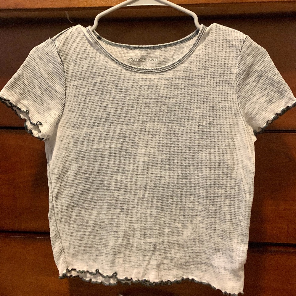 grey and white AE crop top